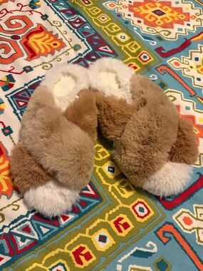 stars above nwot  Plush Faux Fur Slide Slippers in Cream & Brown